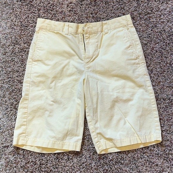 Boys/Kids Vineyard Vines Light Yellow Khaki Shorts Size 16 - Picture 1 of 9